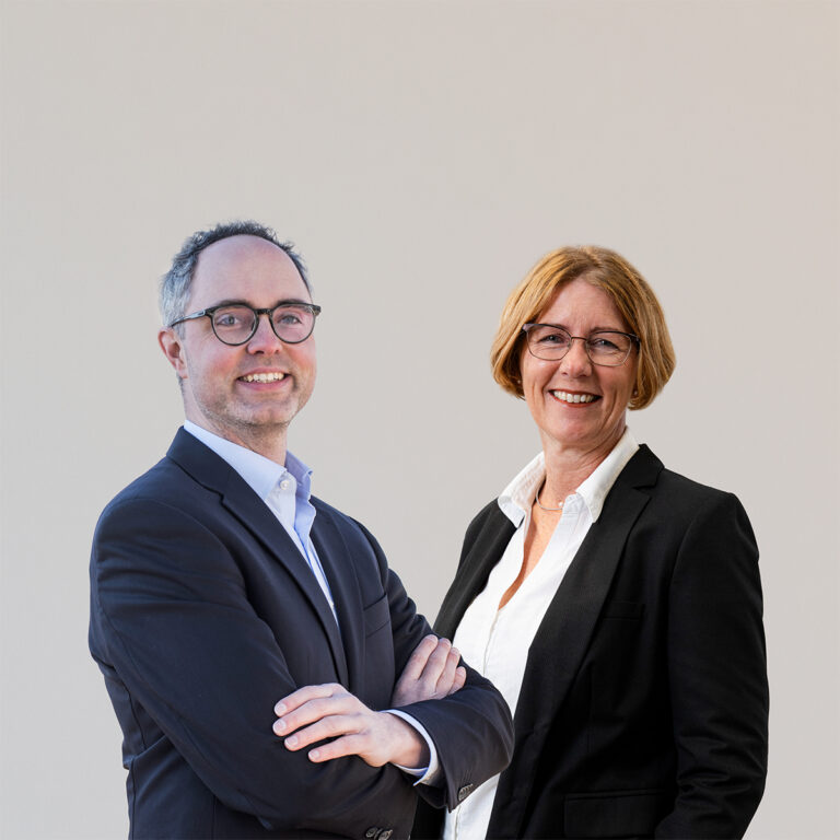 Webinar-Referenten Dr. Jan Wenker und Katrin Berger, Portraitfotos